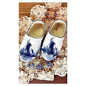 Vtg Delft Wall Shoes Pair Hand Painted Holland Blue Clog Dutch Folk Art Planters